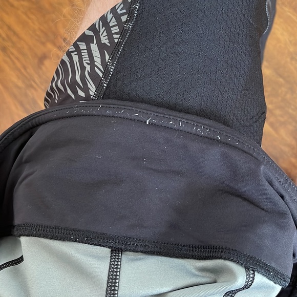 Lululemon feather print crops - Picture 12 of 12